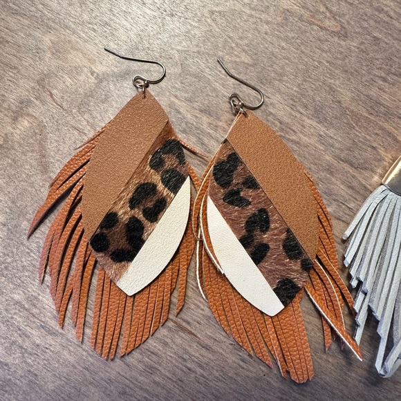 Set of Two Earrings 🫧 - Picture 3 of 3